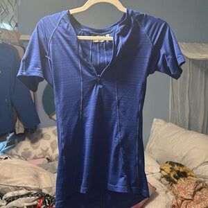 FREE SHIPPING - Vibrant blue athleta tight fit shirt
